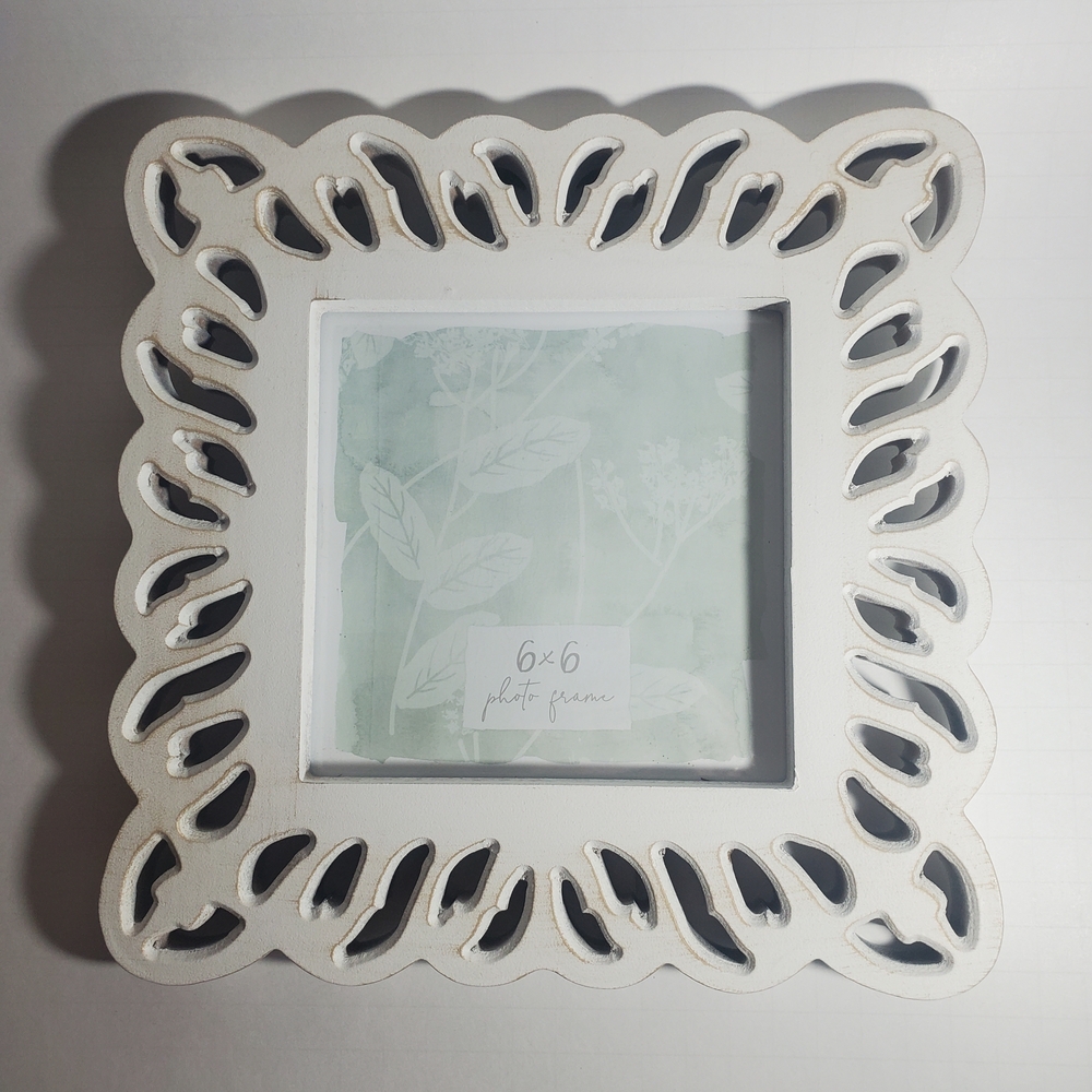 Whitewashed Distressed Wooden 6" x 6" Decorative Photo Frame Scalloped Edges